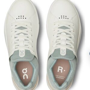 On Running
The Roger Advantage "White/Rose” sneakers